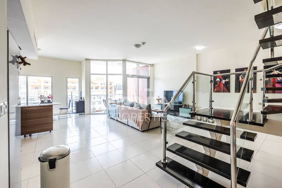 Well Maintained Large Unit w/ Great View Well Maintained Large Unit w/ Great View