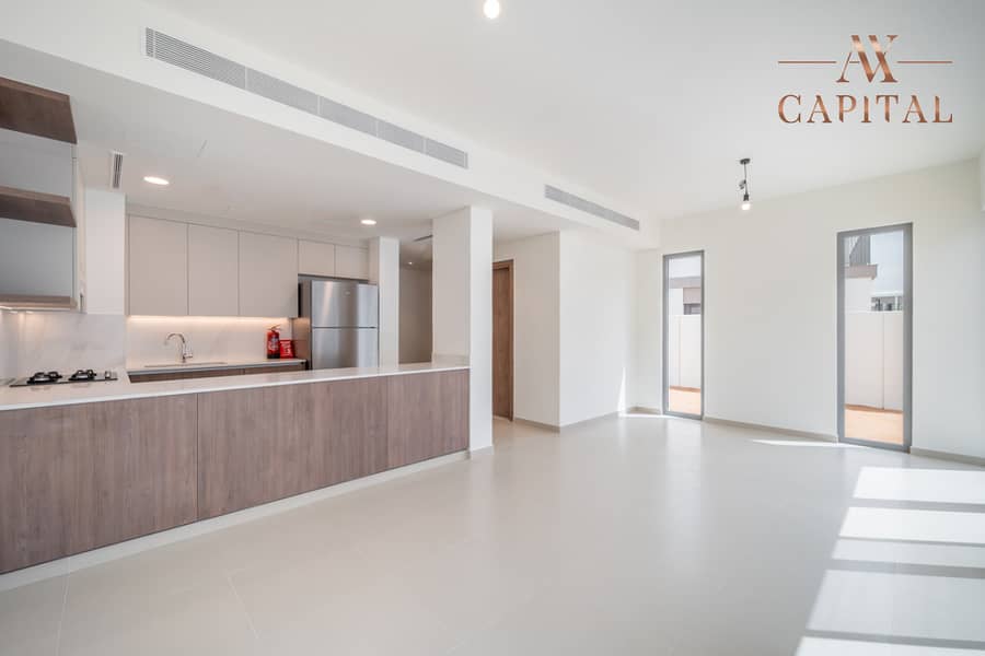 Corner | On the Pool and Park | Unfurnished Corner | On the Pool and Park | Unfurnished
