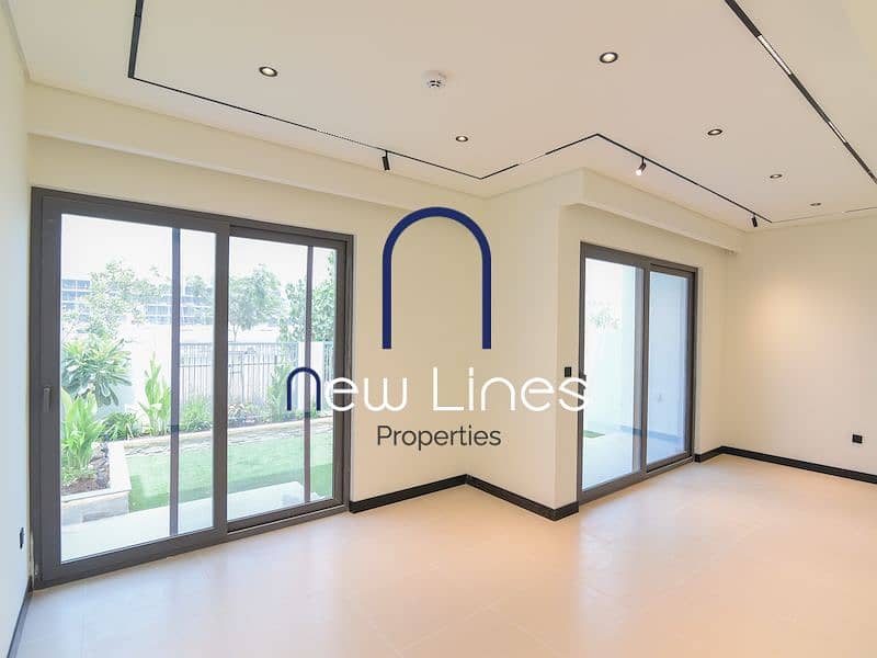 Landscaped - Pool side - Ready to Move In Landscaped - Pool side - Ready to Move In