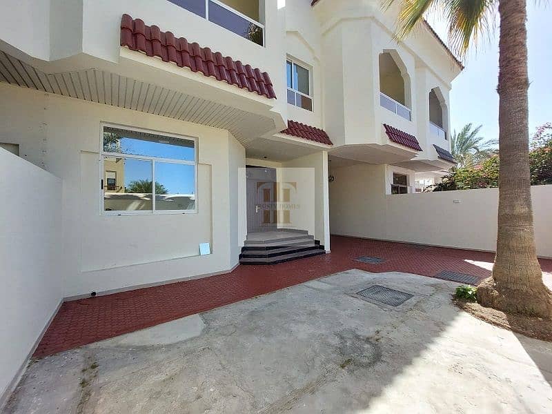 4 Bed Villa Fully Upgraded With Private Garden & Share Pool