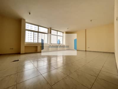 فلیٹ 3 غرف نوم للايجار في شارع المطار، أبوظبي - شقة في شارع المطار 3 غرف 75000 درهم - 7908407