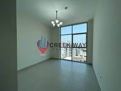 شقة 1 غرفة نوم للايجار في البرشاء، دبي - غرفة وصالة للإيجار | أنيق وواسع | منظر برج العرب