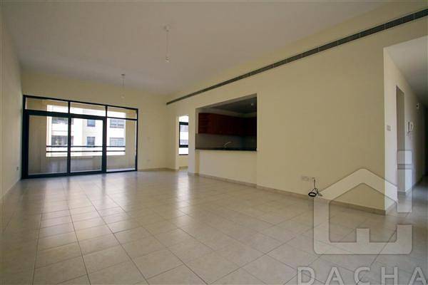 Spacious 2 bedroom - Vacant - Pool View<BR>