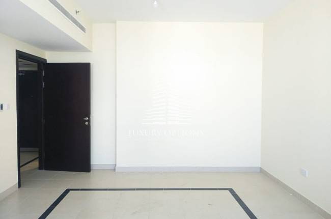 2 BR APT with Parking in Madinat Zayed for 75K