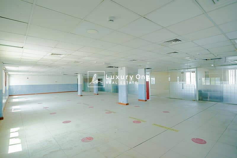 Mixed used facility in Al Quoz | 800 Kw power |Main road facing Mixed used facility in Al Quoz | 800 Kw power |Main road facing