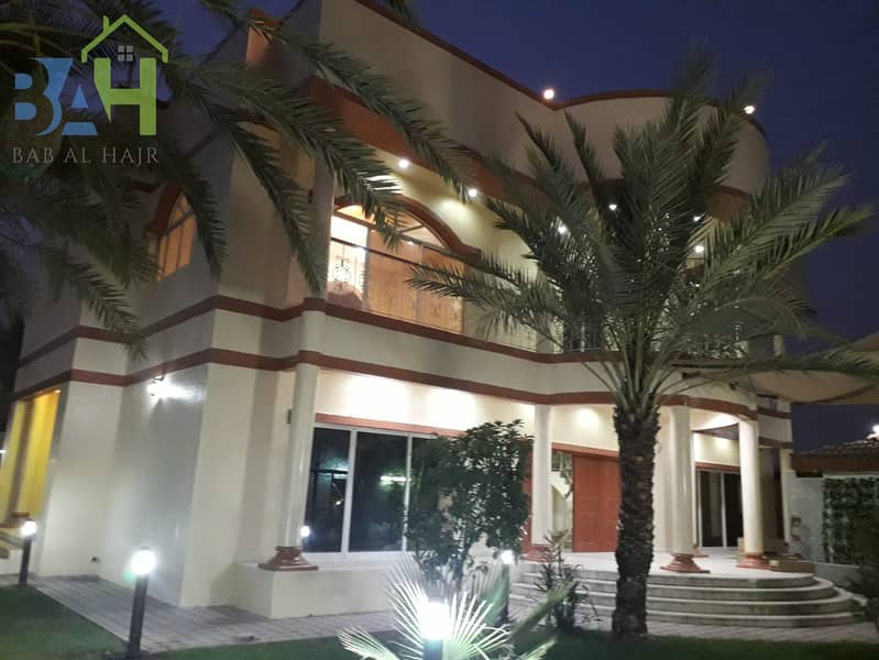 HUGE INDEPENDENT 5 BEDROOMS VILLA WITH PRIVATE GARDEN HUGE INDEPENDENT 5 BEDROOMS VILLA WITH PRIVATE GARDEN