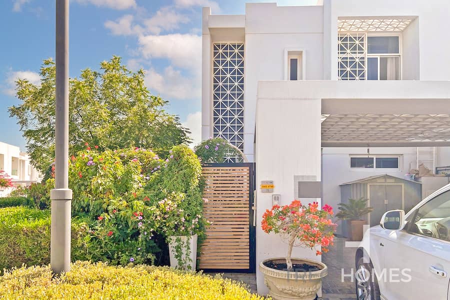 Corner Unit|Back to back|Spacious living Corner Unit|Back to back|Spacious living