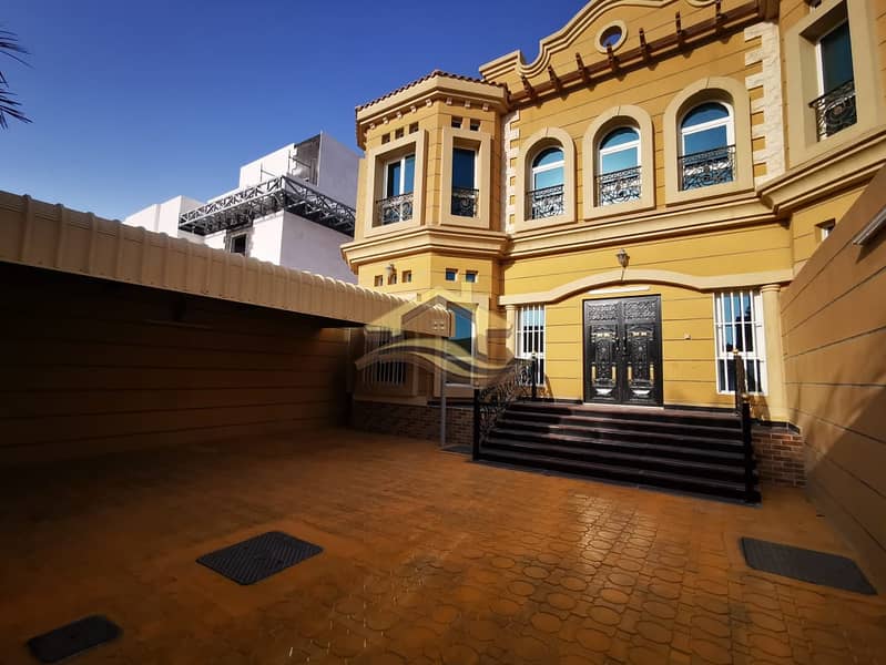 位于哈里发城 5 卧室的别墅 155000 AED - 7920066 位于哈里发城 5 卧室的别墅 155000 AED - 7920066