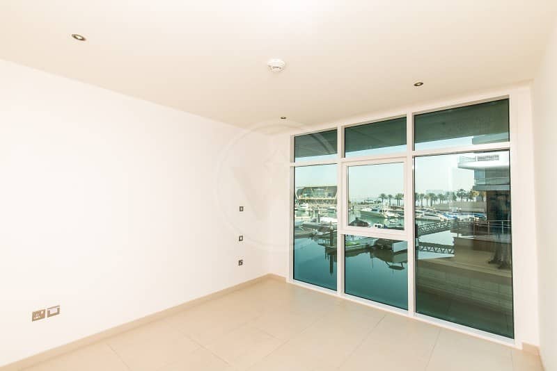 2 Cheques - Direct marina and sea view!