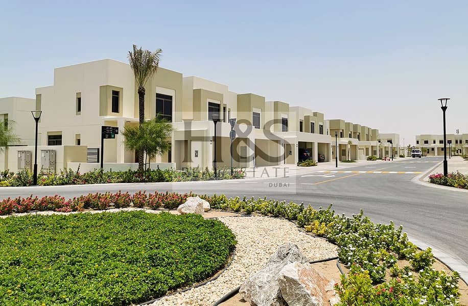Near Pool & Park | Single Row | Community View Near Pool & Park | Single Row | Community View