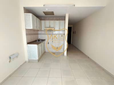 Studio for Rent in Rolla Area, Sharjah - Studio For Family Close to Rolla Mall Cheap price only 10k Call M. Hanif