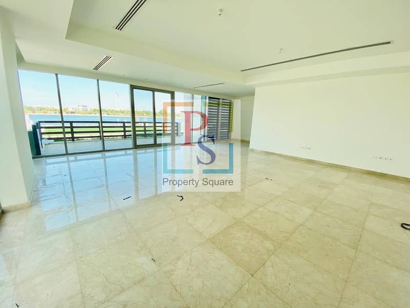 4 Luxurious Villa | Water Front| Private Yatch Parking