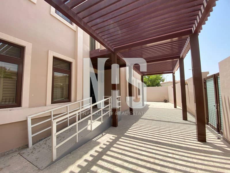 Corner villa on huge plot | Golf course view Corner villa on huge plot | Golf course view
