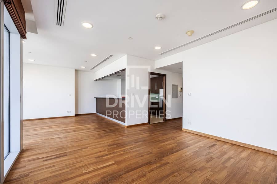 Modern Apt | High Floor | Prime Location Modern Apt | High Floor | Prime Location