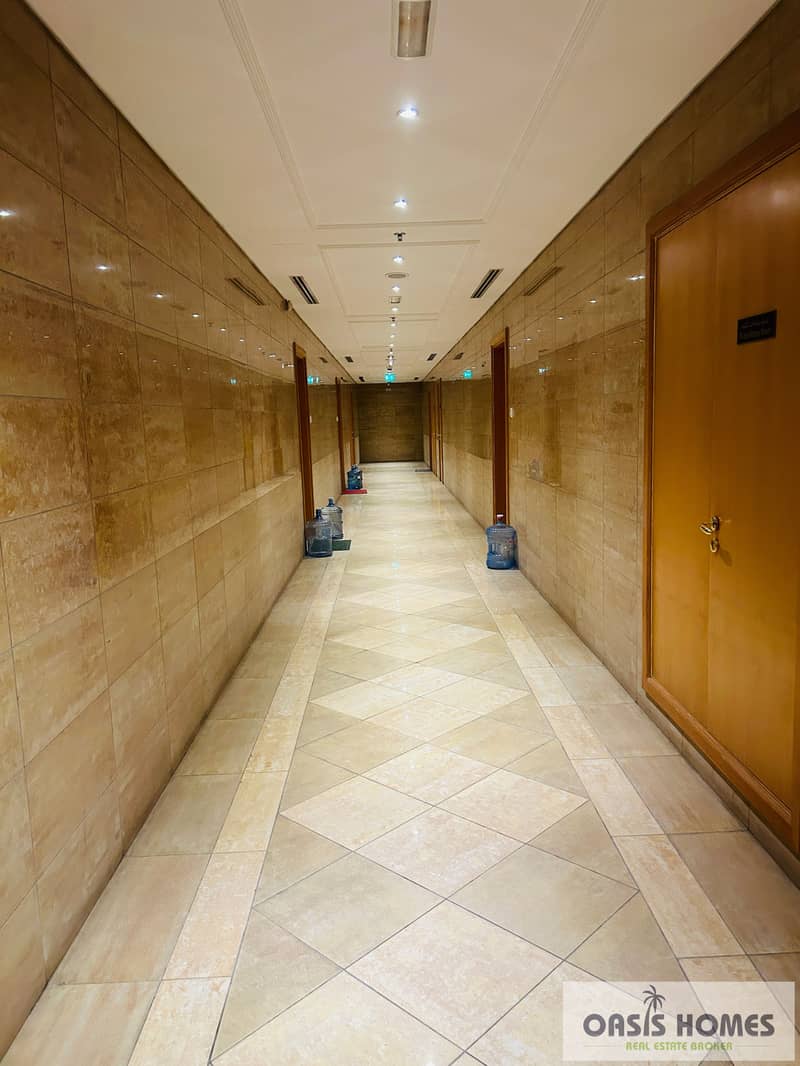Spacious One Bedroom with balcony in Chiller Free Spacious One Bedroom with balcony in Chiller Free