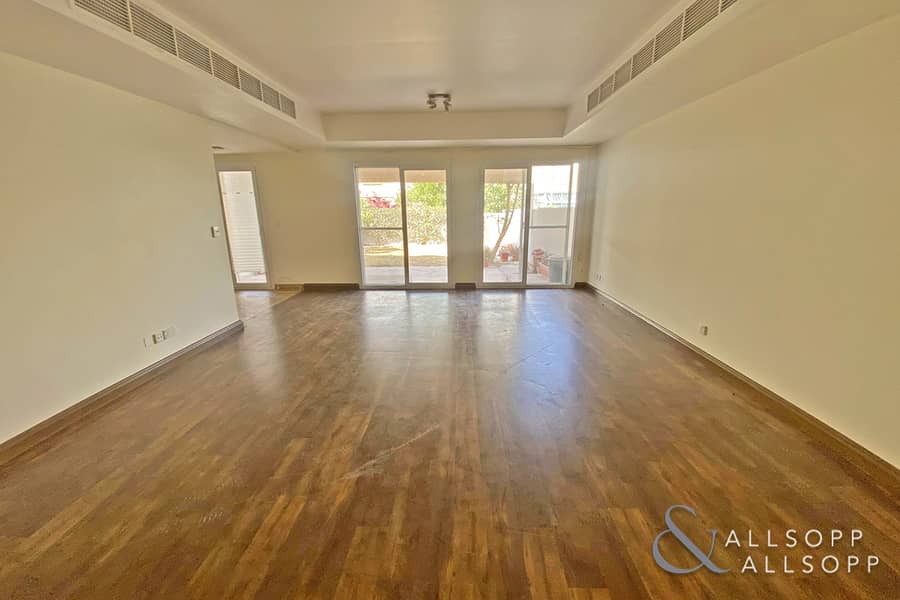 Upgraded | Close to Pool & Park | Vacant Upgraded | Close to Pool & Park | Vacant