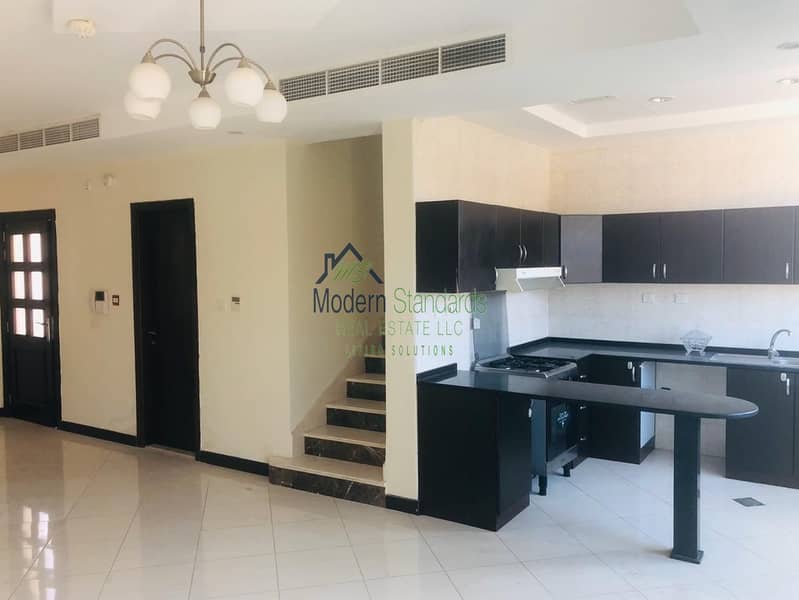 Spacious Townhouse For Sale near Makthoom Airport