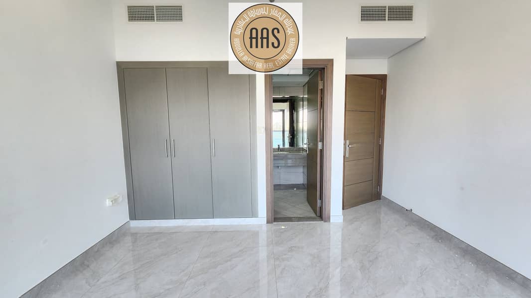 Stunning Layout 2bhk ! Fully Family! All Facilities! Balcony!80k Stunning Layout 2bhk ! Fully Family! All Facilities! Balcony!80k