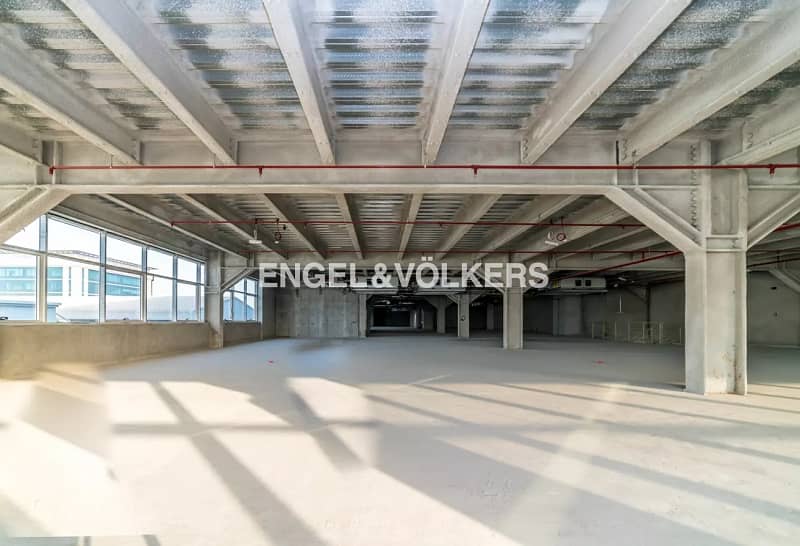 Custom-Built Showroom | Sheikh Zayed Road Custom-Built Showroom | Sheikh Zayed Road