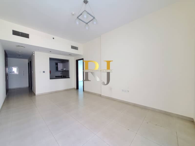 Huge layout-Big balcony-Near to Supermarket-Near to cafeteria Huge layout-Big balcony-Near to Supermarket-Near to cafeteria