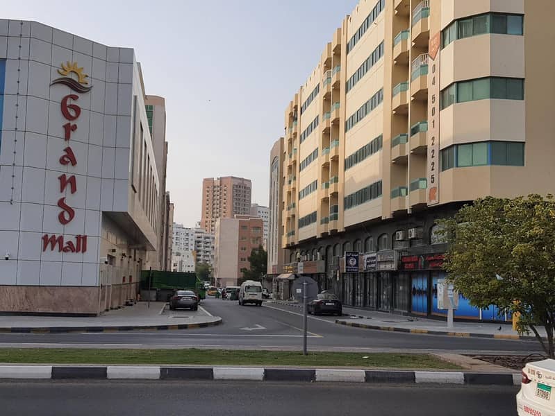 600,TO 1000 SQRFT OPEN AND SAPRATE OFFICES AVAILABLE FOR RENT READY TO MOVE IN NEAR MAIN ETISALAT NEXT TO GRAND MALL  MUSALLA AREA CLOSE TO ROLLA AREA