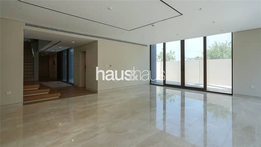 4 Bedroom Townhouse for Sale in Jumeirah, Dubai - Panoramic Sky Line Views | Beach Access