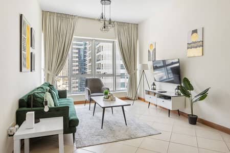 1 Bedroom Flat for Rent in Dubai Marina, Dubai - Living room