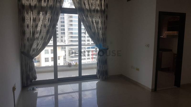 Bright and Spacious 1 bed in DEC tower Dubai Marina