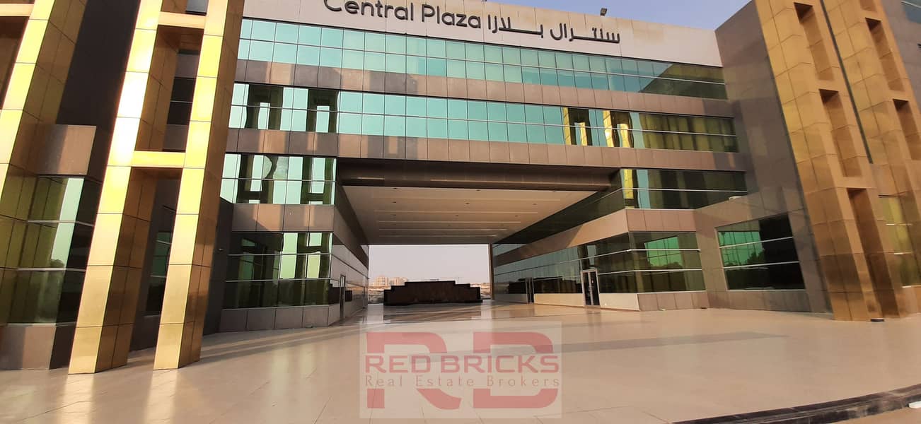 مساحة التجزئة الرئيسية في مجمع دبي للاستثمار: 674.90 قدم مربع مساحة التجزئة الرئيسية في مجمع دبي للاستثمار: 674.90 قدم مربع