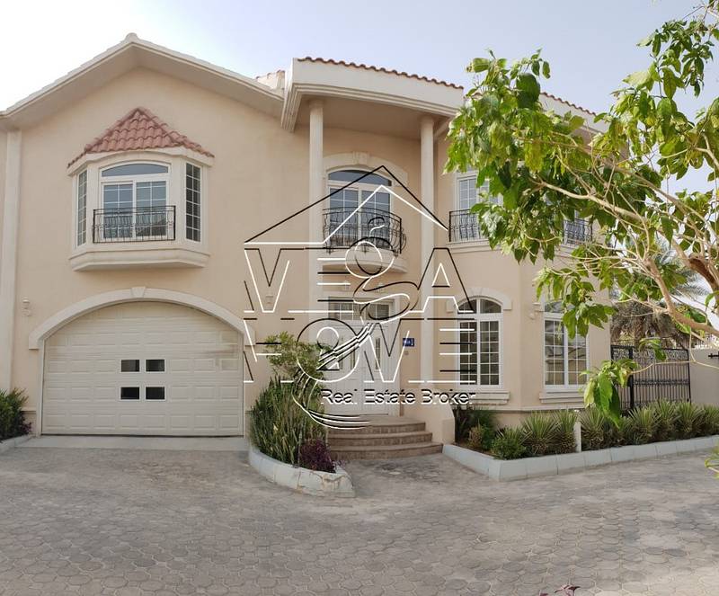 LUXURIOUS- 4 BED VILLA W/SHARED POOL/GYM