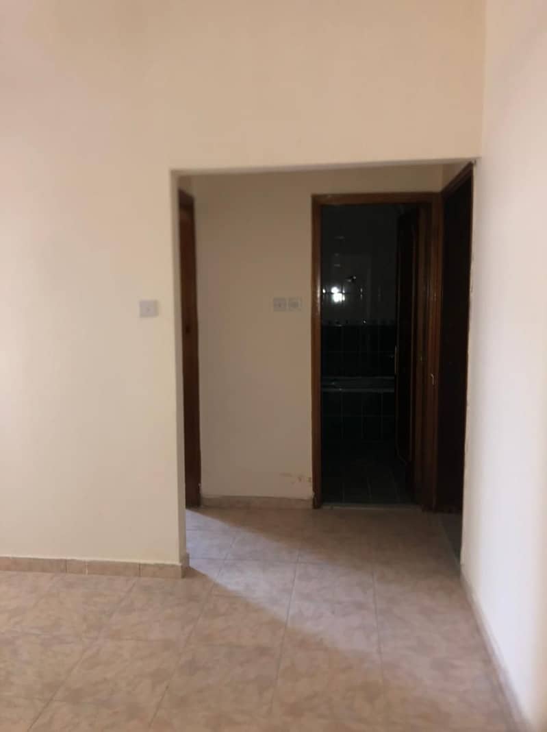 Residential investment building for sale in Rumaila 1. Close to the Corniche. Excellent price