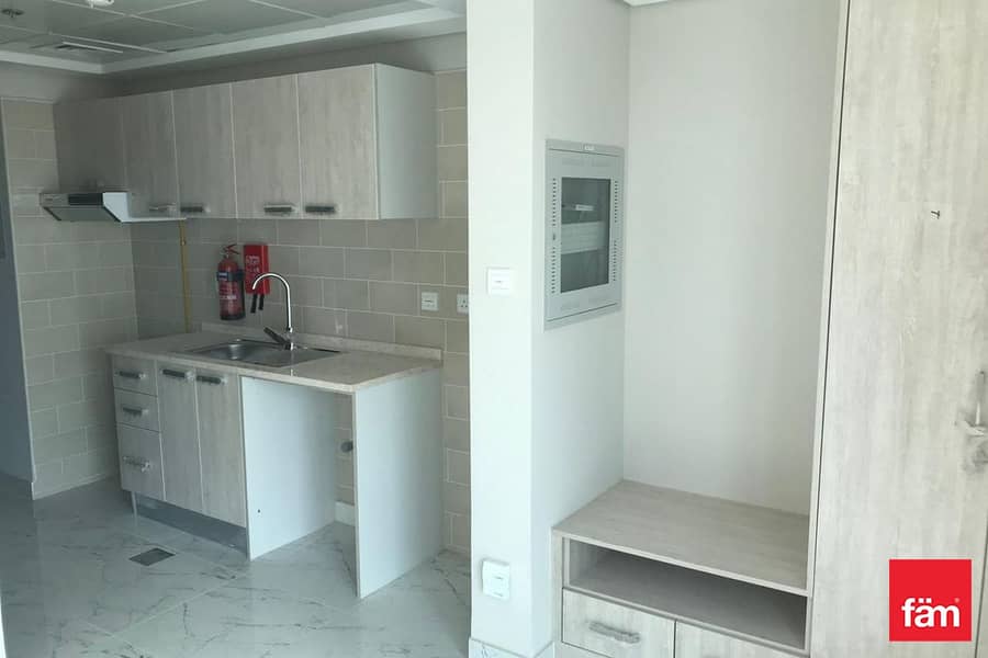 Prime Location | Renovated | Ready in Nov Prime Location | Renovated | Ready in Nov