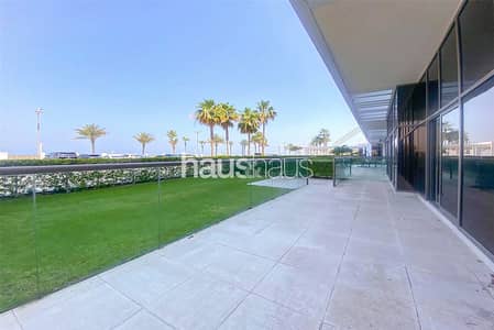 2 Bedroom Apartment for Sale in Palm Jumeirah, Dubai - Private Garden | Sea View | Unique
