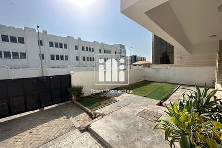 4 Bedroom Villa for Rent in Al Karamah, Abu Dhabi - 🏡Vacant Now |  Villa 4MBR + Maids | Prime Location |