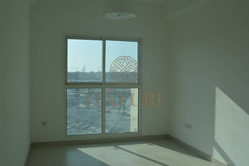 Spacious Studio for Sale - Burj Khalifa View - AED 450K