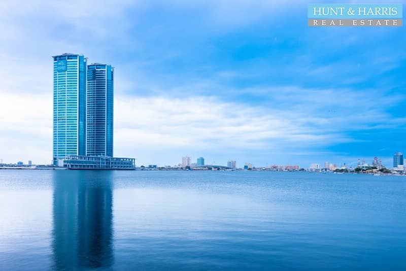 Beautiful Creek Views - High Floor - City Location Beautiful Creek Views - High Floor - City Location