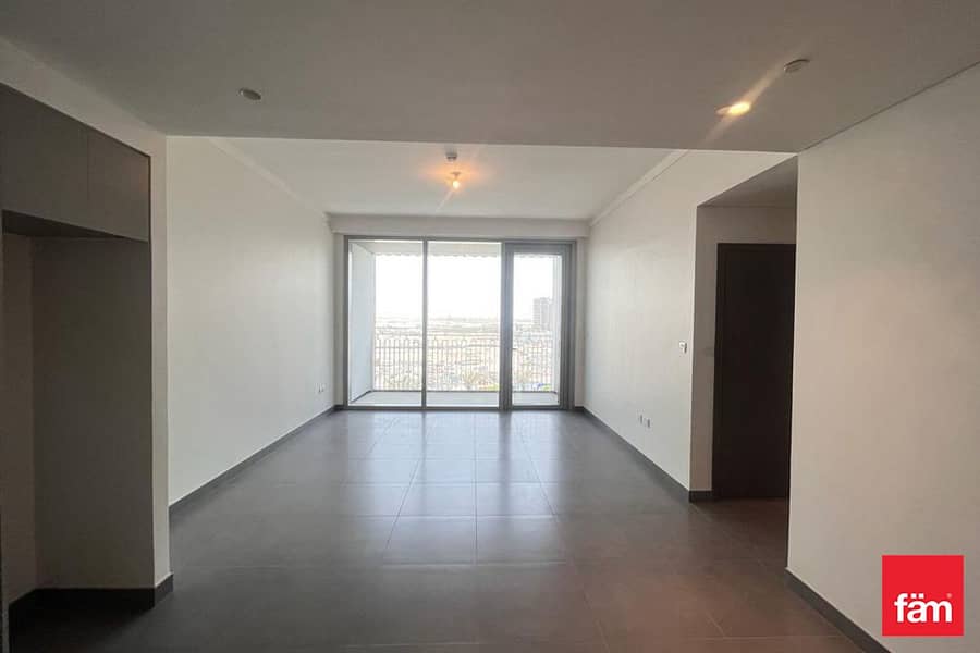 Corner Unit/ Partially Creek View/ Middle Floor Corner Unit/ Partially Creek View/ Middle Floor