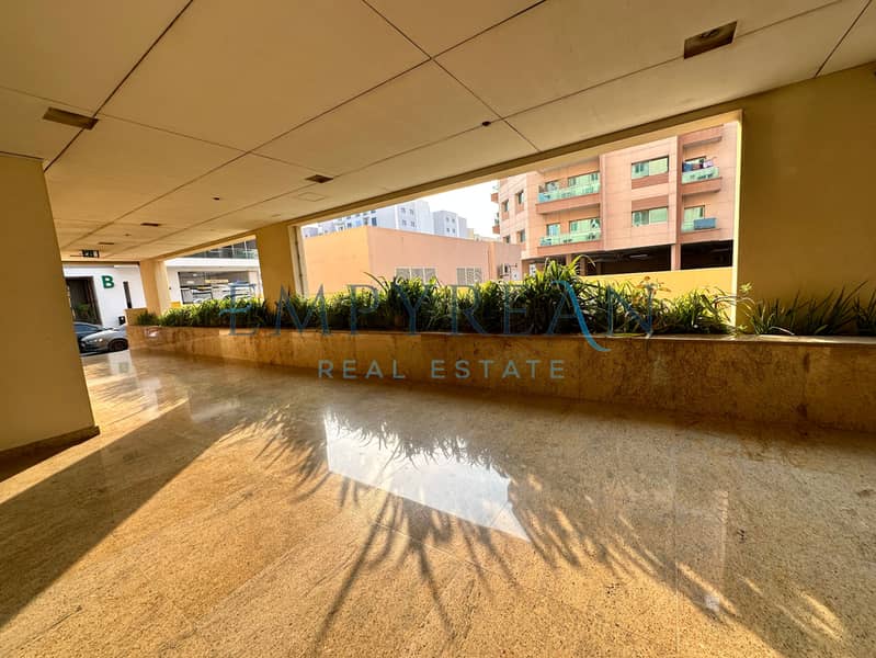 SPACIOUS NEAR TO BUS STOP AND SUPER MARKET PRIME LOCATION 1BHK+AMERICAN KITCHEN+COVERE PARKING ONLY 39K SPACIOUS NEAR TO BUS STOP AND SUPER MARKET PRIME LOCATION 1BHK+AMERICAN KITCHEN+COVERE PARKING ONLY 39K