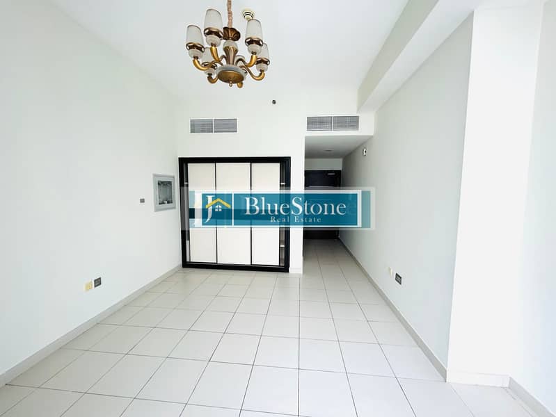 Beautiful Studio with parking-equipped kitchen Beautiful Studio with parking-equipped kitchen