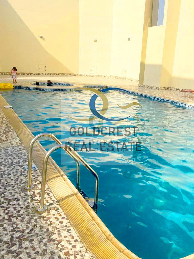 11 Swimming pool with Kids pool