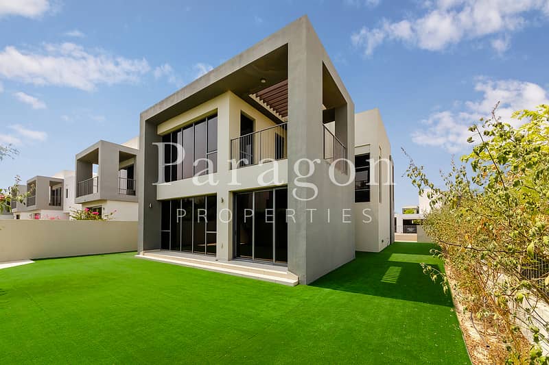 Ready to Move | Corner Plot | Close to Pool Ready to Move | Corner Plot | Close to Pool
