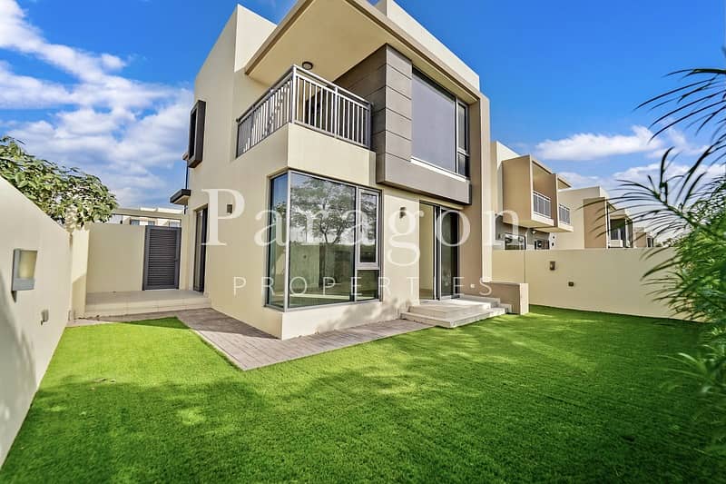 Green Strip Backing | End Unit | Spacious Green Strip Backing | End Unit | Spacious