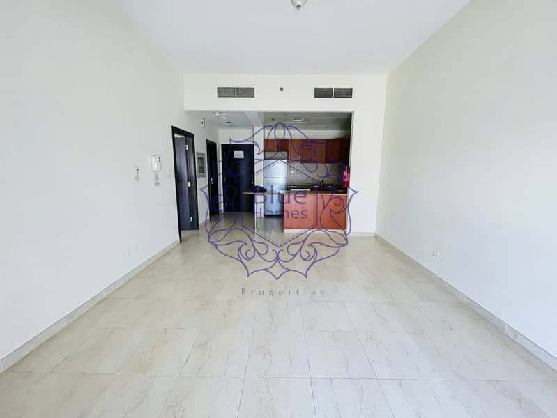 Chiller free/fitted kitchen/Including kitchen appliances Chiller free/fitted kitchen/Including kitchen appliances