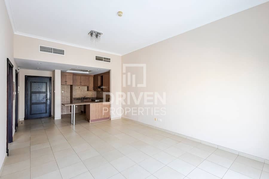 Spacious and Bright Unit with Pool View Spacious and Bright Unit with Pool View