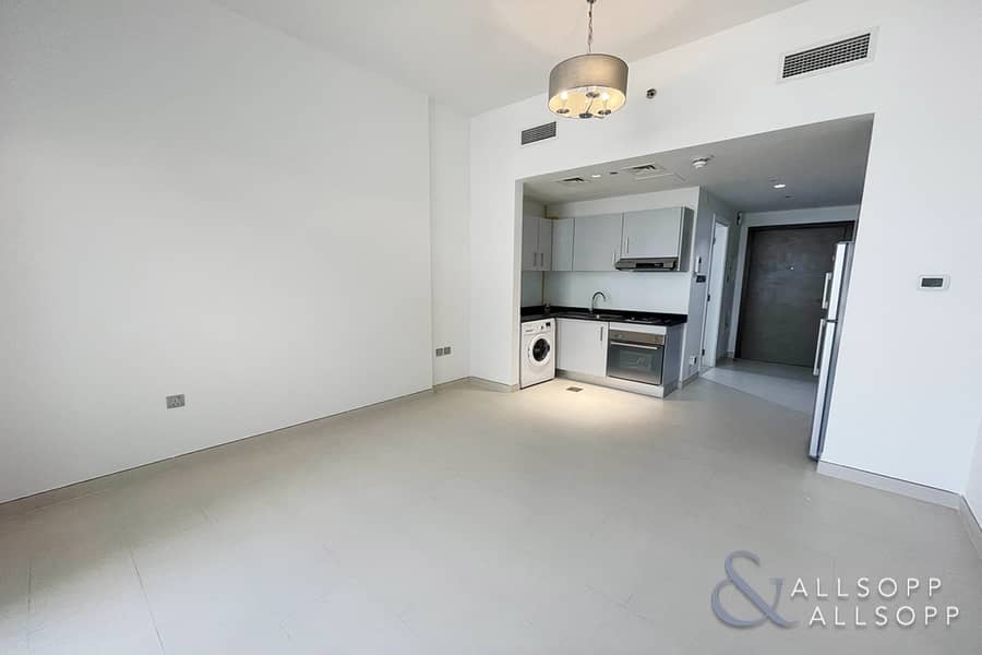 Unfurnished Apartment | Vacant | Balcony Unfurnished Apartment | Vacant | Balcony