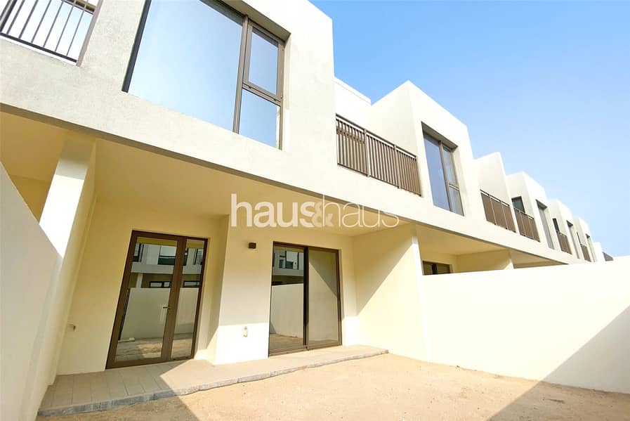 Brand new | Vacant | Close to pool and park Brand new | Vacant | Close to pool and park