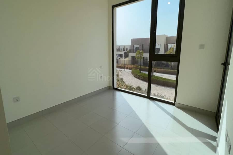 Corner Unit l Brand New lVacant lSingle Row Corner Unit l Brand New lVacant lSingle Row