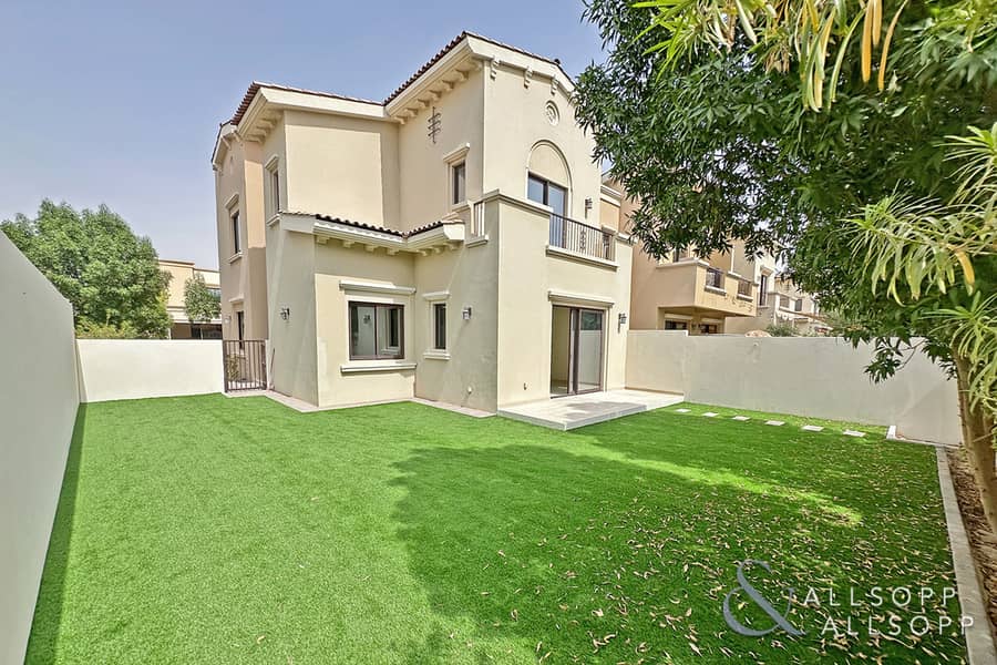 Huge Plot | 4 Bedroom | Single Row Huge Plot | 4 Bedroom | Single Row