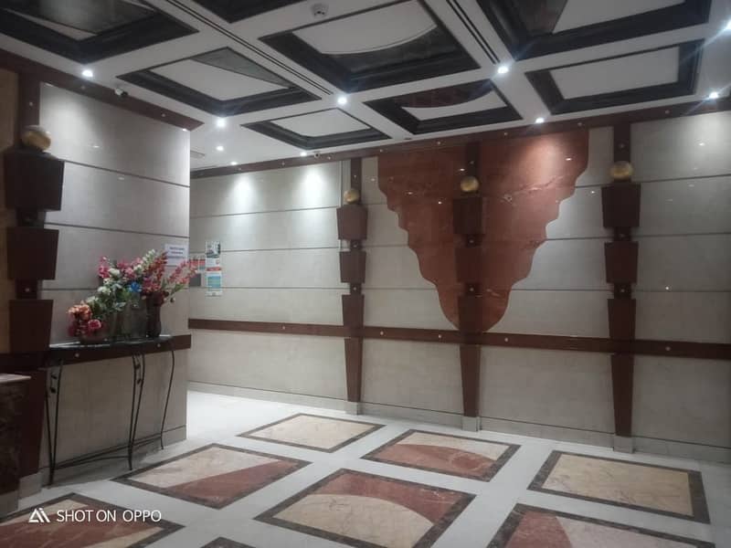 Al-Khan, overlooking the road, annual apartment, 3 rooms, a large hall, a balcony, 3 bathrooms,