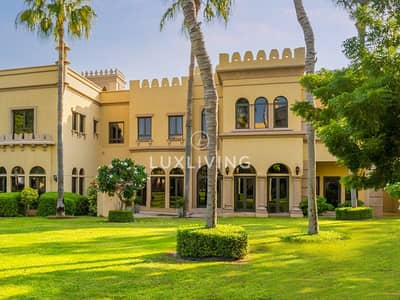 4 Bedroom Villa for Sale in Palm Jumeirah, Dubai - Luxurious Villa | Iconic Location | Very Well Kept